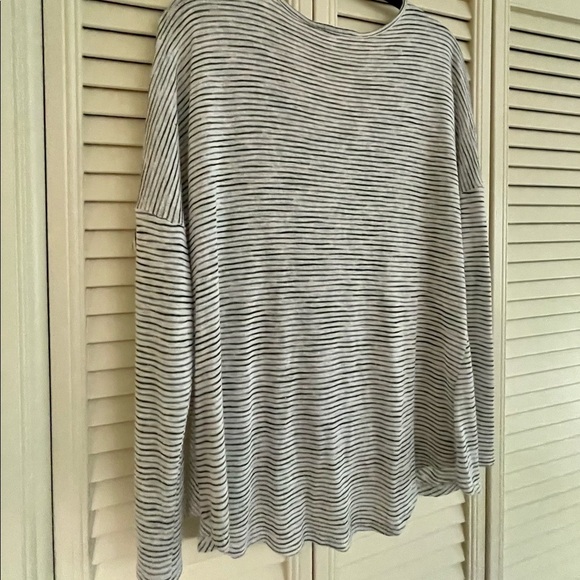 LAVENDER FIELD, WOMENS LIGHTWEIGHT BLOUSE. SIZE L. - Picture 4 of 5